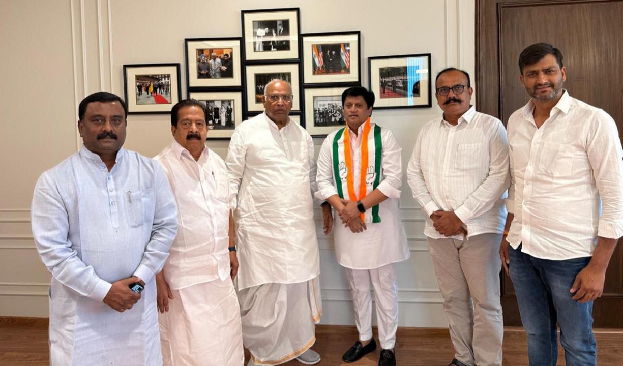 Maharashtra: Congress revokes suspension of former minister Rajendra Mulak
