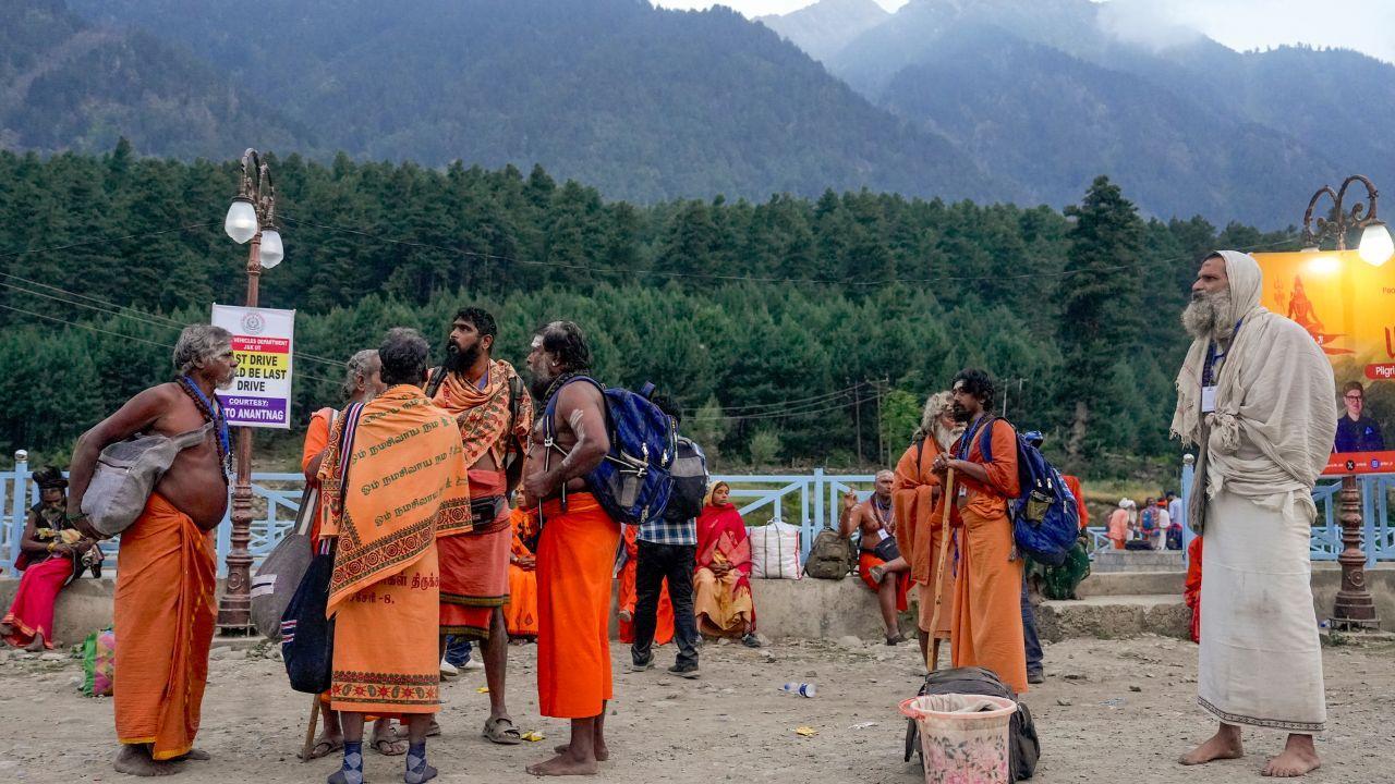 IN PHOTOS | Second batch of 5,200 pilgrims leaves Jammu for Amarnath Yatra