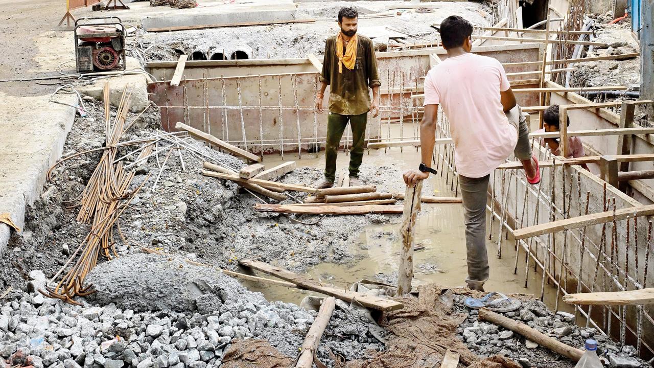 Matoshree Ramabai Marg in Malad West, one side of road is done while other remains partially dug up. Pic/Nimesh Dave